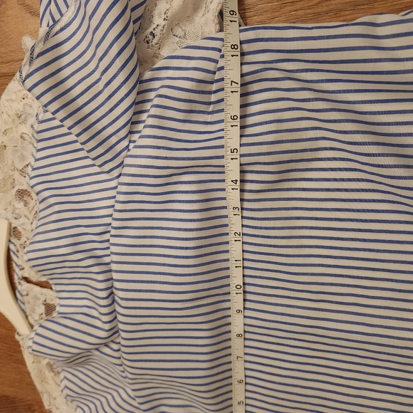 Stunning blouse with lace details - Picture 6 of 9